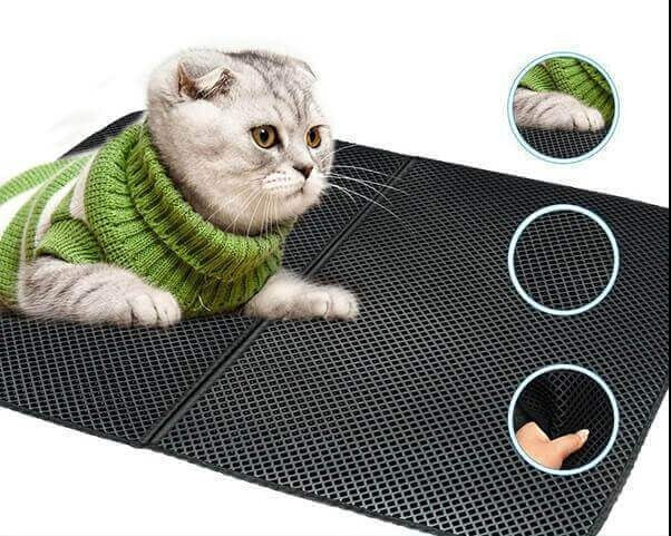 Kat ligt op comfortabele kattenbakmat met opvangfunctie